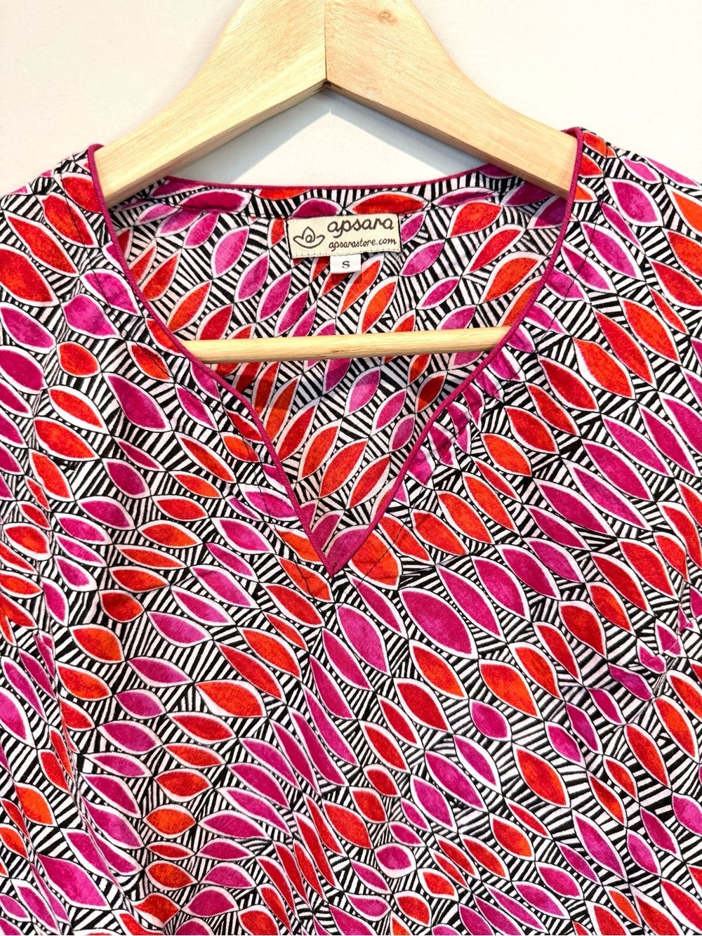 Apsara Pink Orange Geometric Printed 3/4 Sleeve Lightweight Cotton Tunic - Picture 2 of 3